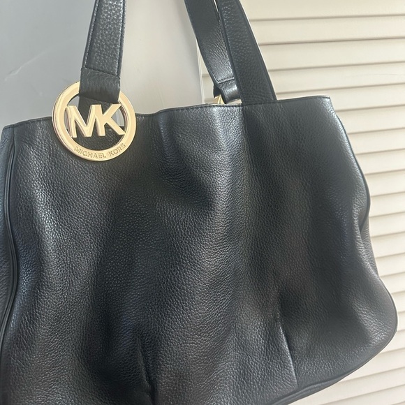 Michael Kors Fulton East West Black Pebbled Leather Tote. - Picture 7 of 8